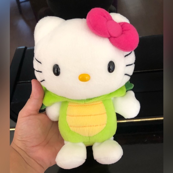 Hello Kitty Japanese Dragon - Picture 3 of 3